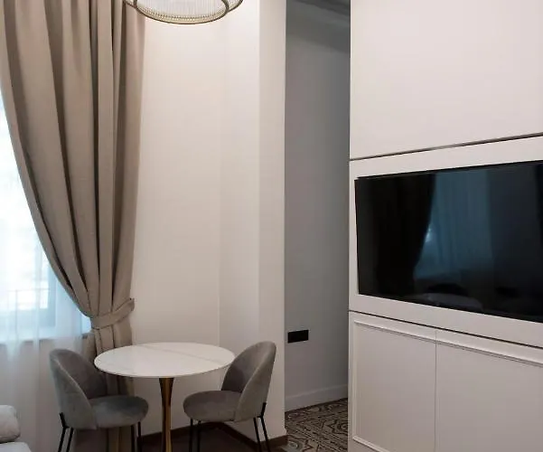 Jensen Luxury شقة فندقية