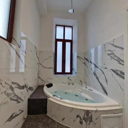 Апарт-отель Jensen Luxury 4*