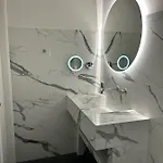 Jensen Luxury شقة فندقية 4*