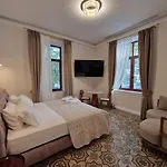 Jensen Luxury شقة فندقية