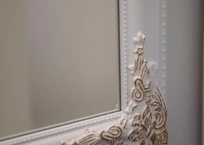 מלון דירות Jensen Luxury 4*