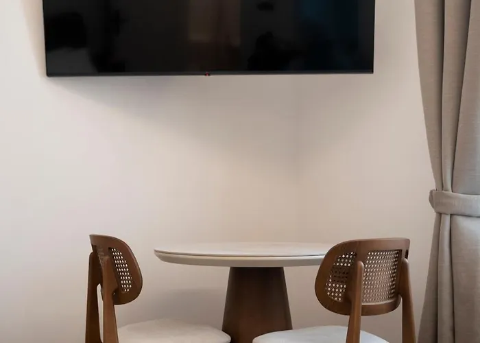 Jensen Luxury מלון דירות 4*